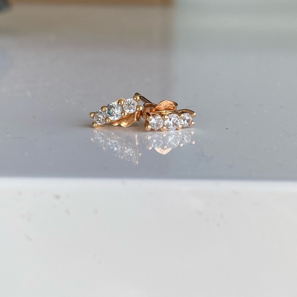 Pandora Jewelry - Pandora sparkling elegance stud earrings